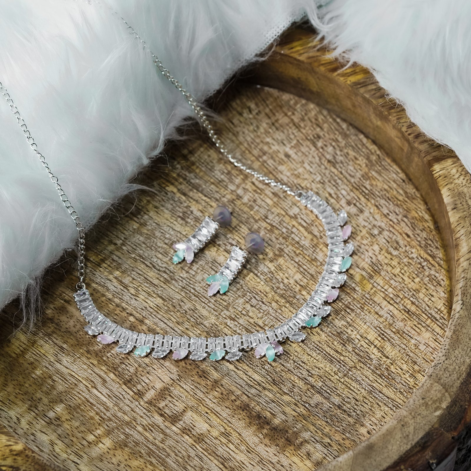 NECKLACE-9007_3-1-scaled-1.jpg