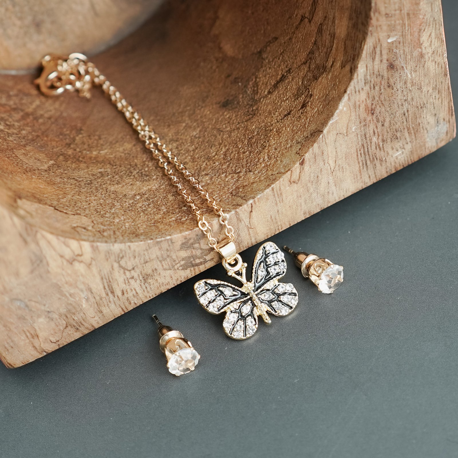 NECKLACE-9036_3-1-scaled-1.jpg