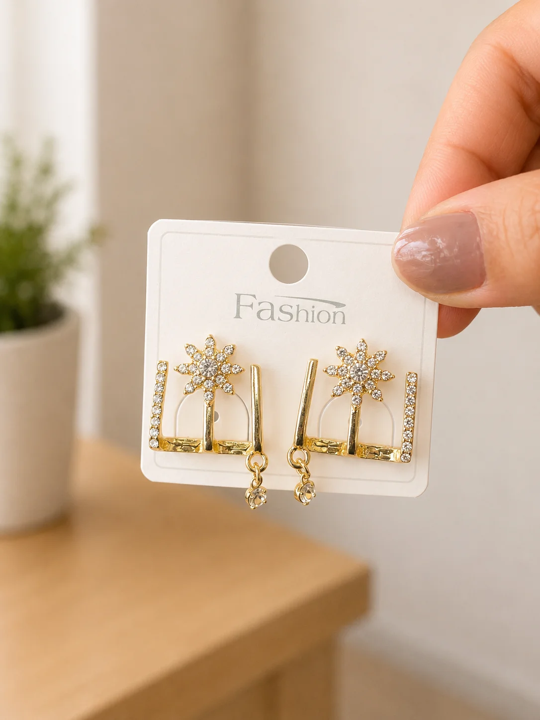 Crystal Star Geometric Earrings for Women - Image 4