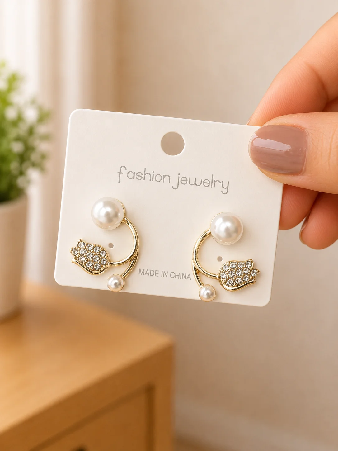 Pearl Crystal Tulip Earrings for Women - Image 4